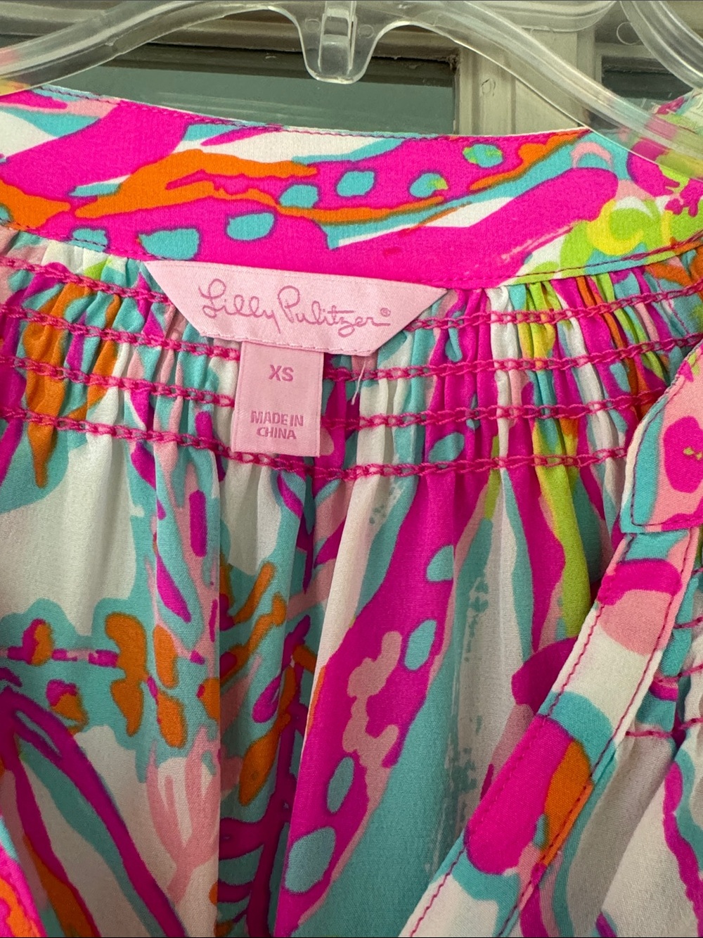Elsa silk Lilly Pulitzer Vibrant Pink Multi-Color Printed Peasant Blouse by - Picture 2 of 3